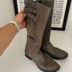 Born boots. Dark grey. Great condition.